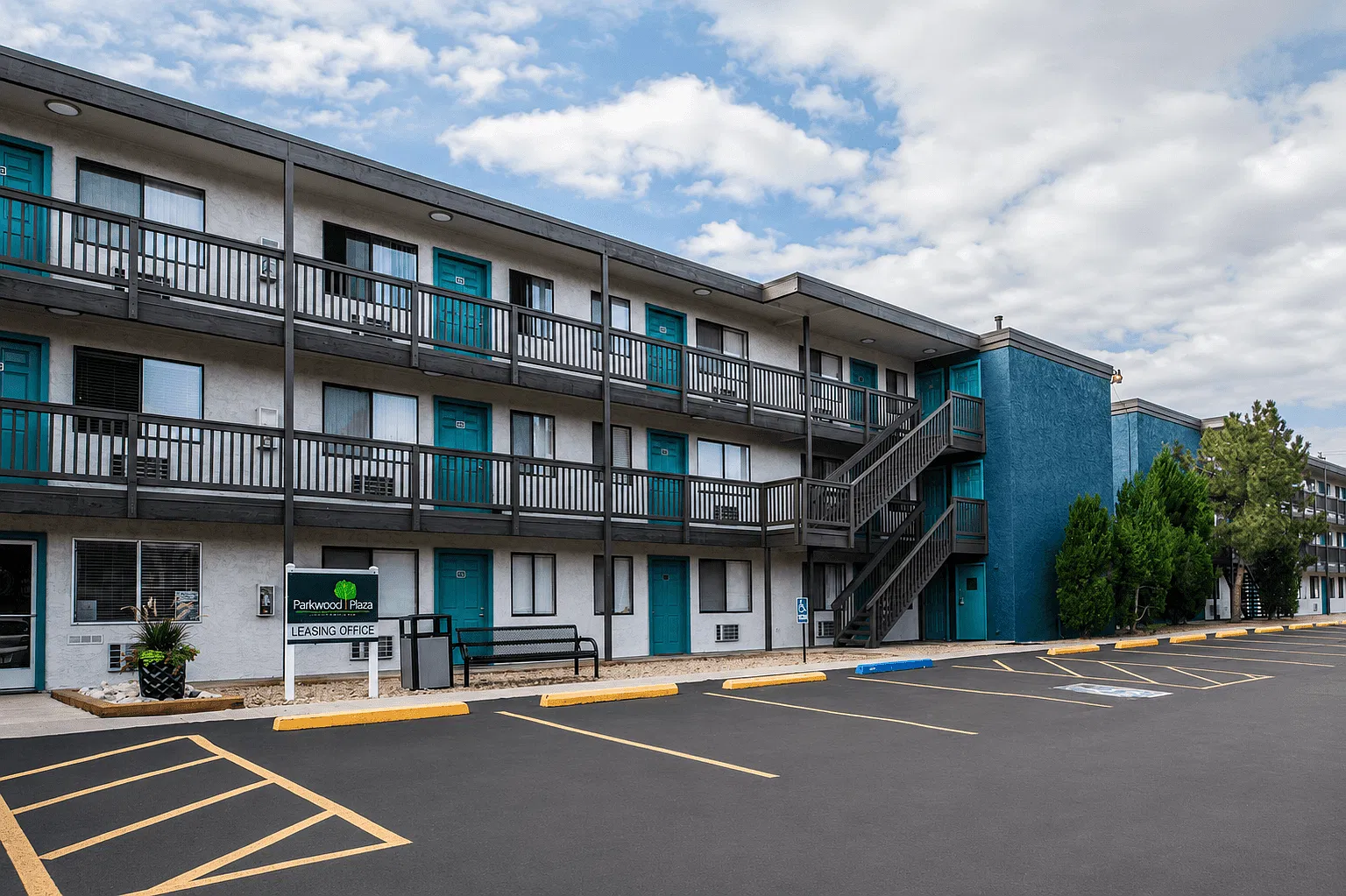 Parkwood Plaza Apartments — Photo 2