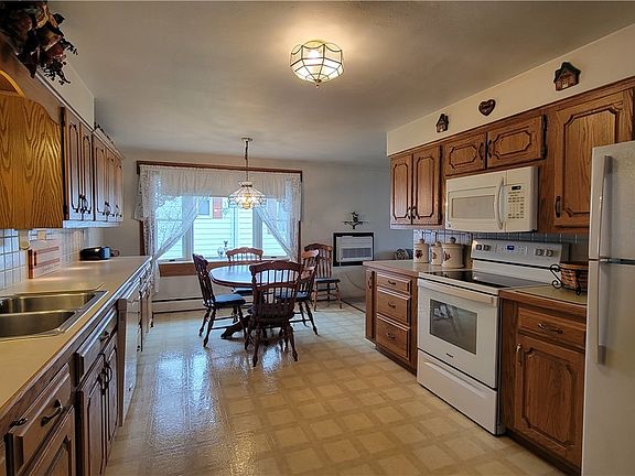 3rd image of 330 Clark St