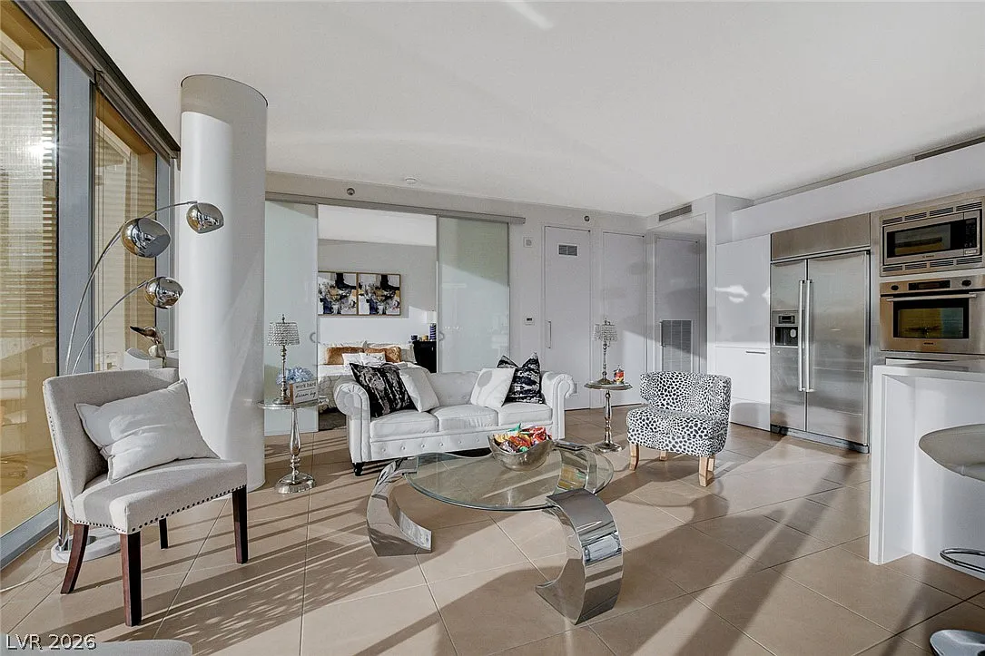 2 bed, 2.0 bath, 1475 sqft, $5,000 — Photo 2