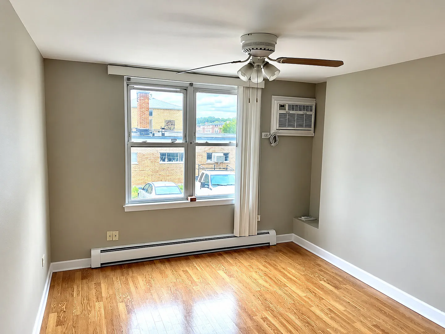 2 bed, 850 sqft, $1,800 — Photo 4