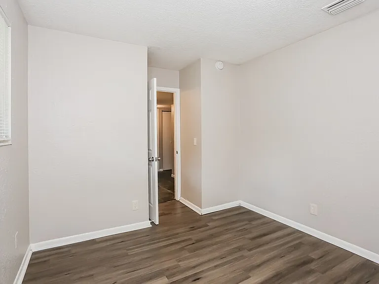 6812 Hawkins Ct — Photo 16