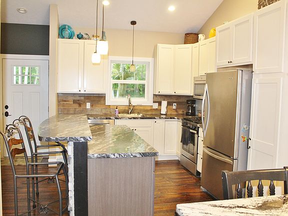 3rd image of 13542 Ferris St