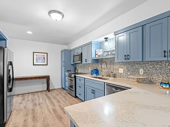 5th image of 8123 N New Braunfels #D