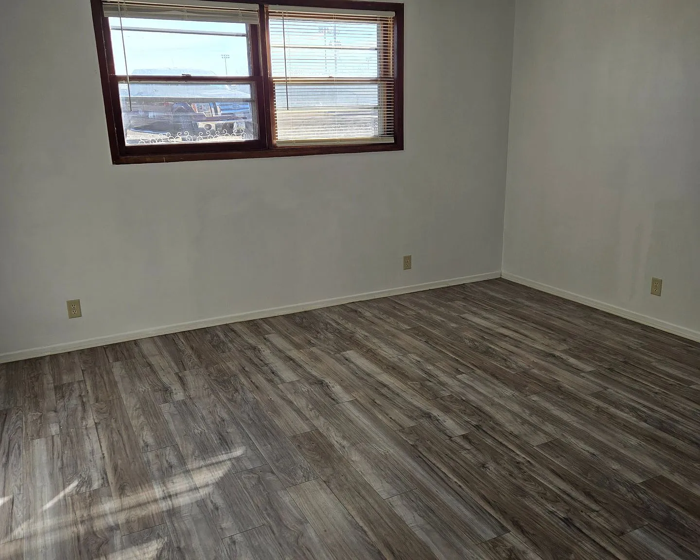 Lynnwood Apartments — Photo 1
