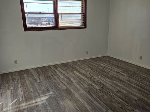 Lynnwood Apartments, 520 Lynnwood Ln #3, Van Meter, IA 50261
