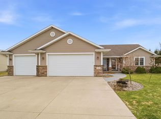 535 Coonen Dr, Combined Locks, WI 54113