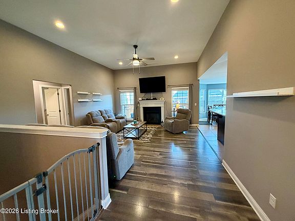 5th image of 120 Lillian Ct