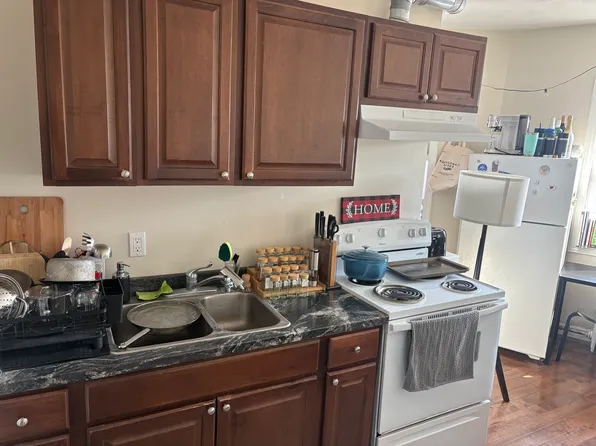 1124 Main St W, Hamilton, ON