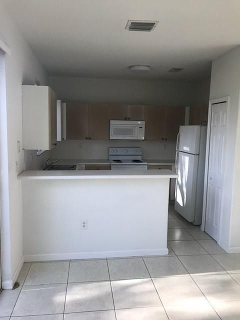 1st image of 2450 SE 14th Ave