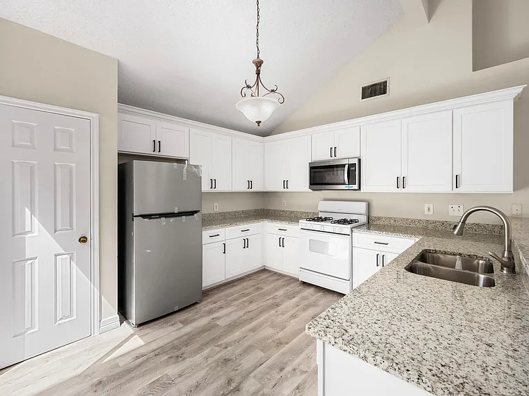 15419 Scenic Haven Dr — Photo 8