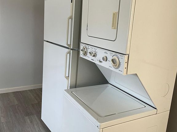 Washer/dryer in kitchen