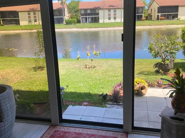 10271 N Circle Lake Dr, Boynton Beach, FL 33437