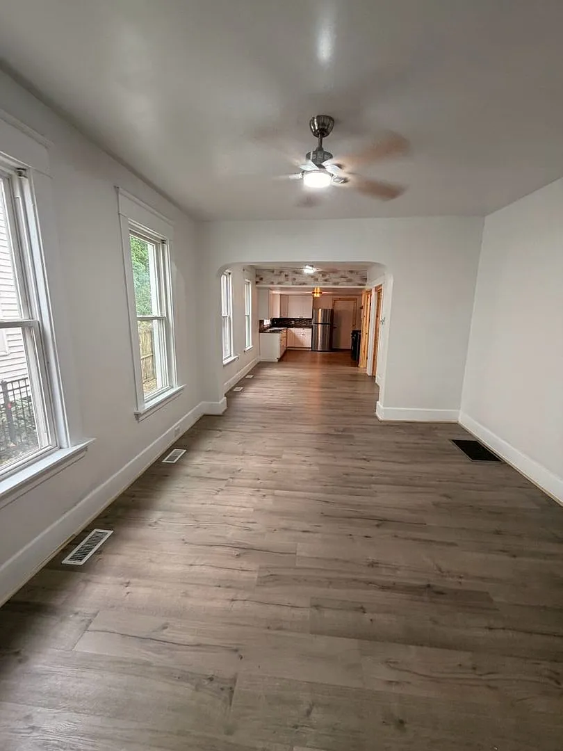Lower newly remodeled 3 bedroom unit — Photo 2