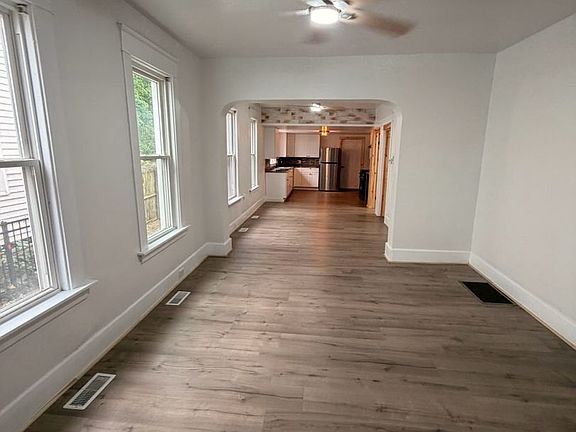 2nd image of 722 E 7th St #1STFL