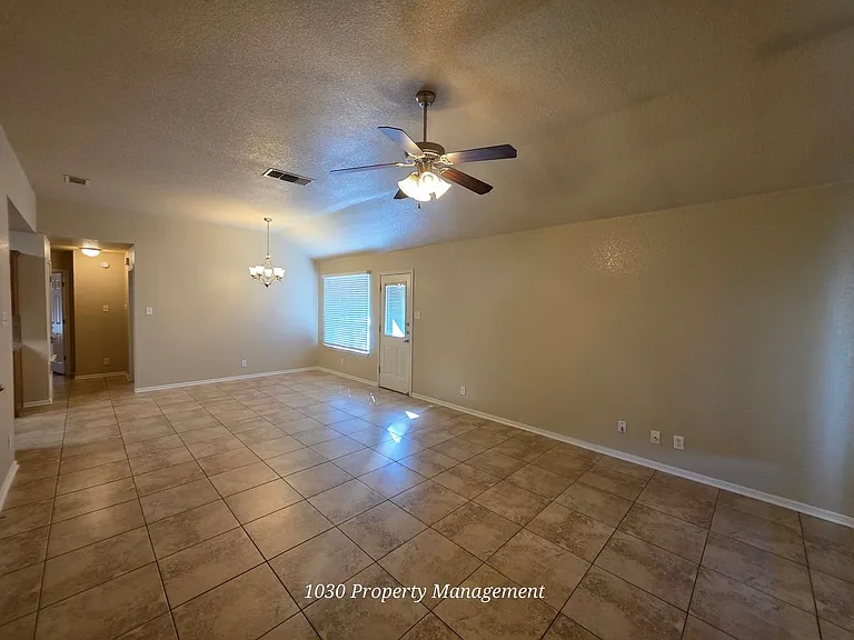 5804B Aquarius Dr — Photo 2