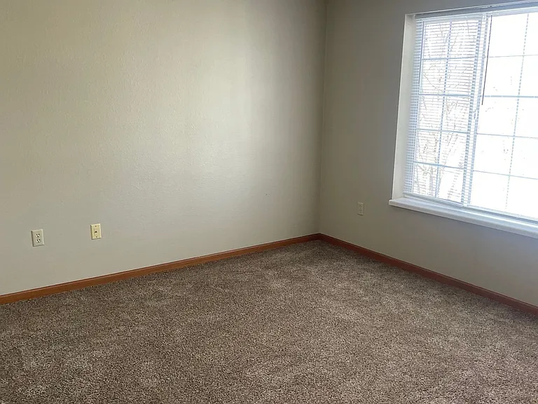 910-912 Fox Creek Dr — Photo 29