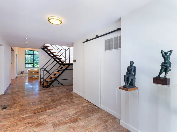 712 Ladd Road image 2 of 32