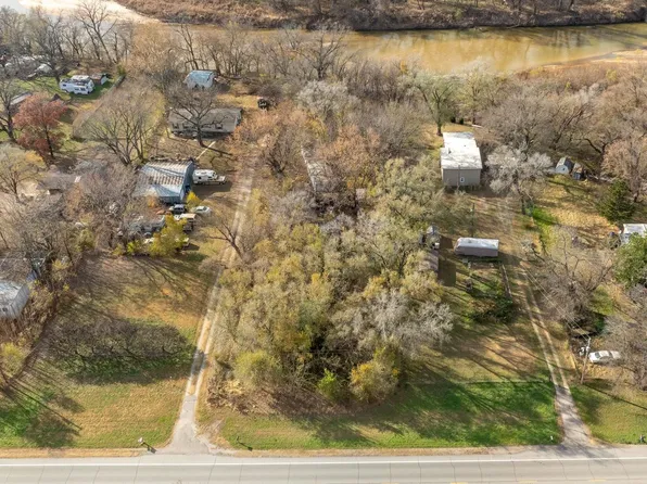 943 N Broadway Rd, Belle Plaine, KS 67013