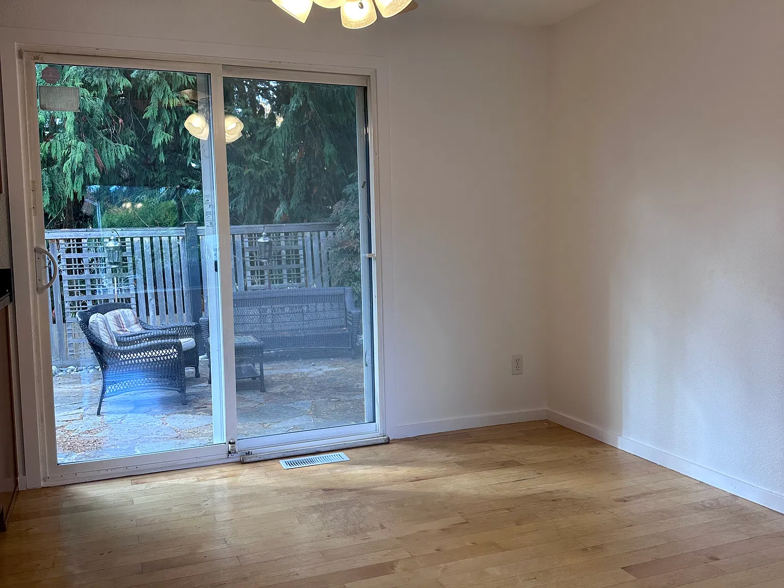 4 bed, 2.5 bath, 1950 sqft, $4,275 — Photo 4