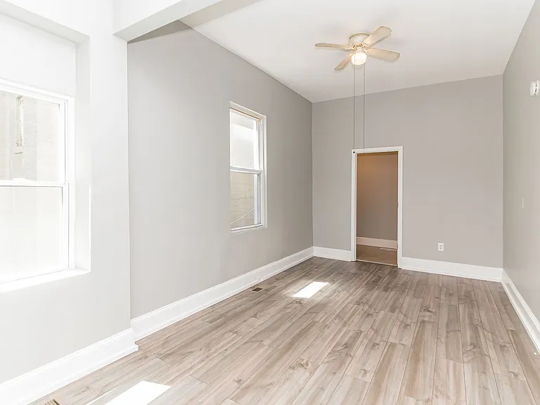 2227 Linden Ave — Photo 8