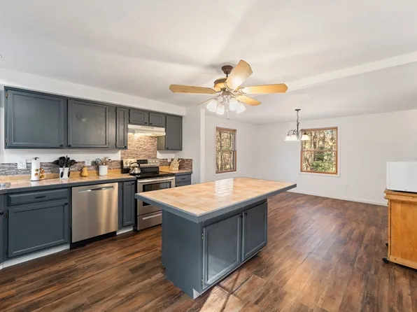 25 Stagecoach Rd, Holland, MA 01521