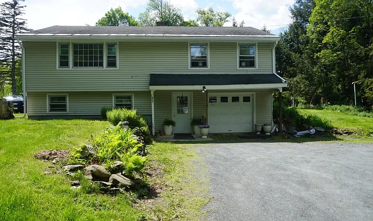 373 N Main St — Photo 1