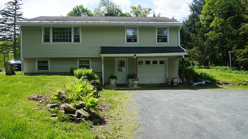 371 N Main St