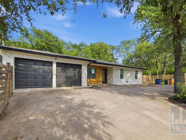 2703 Burleson Rd — Photo 31