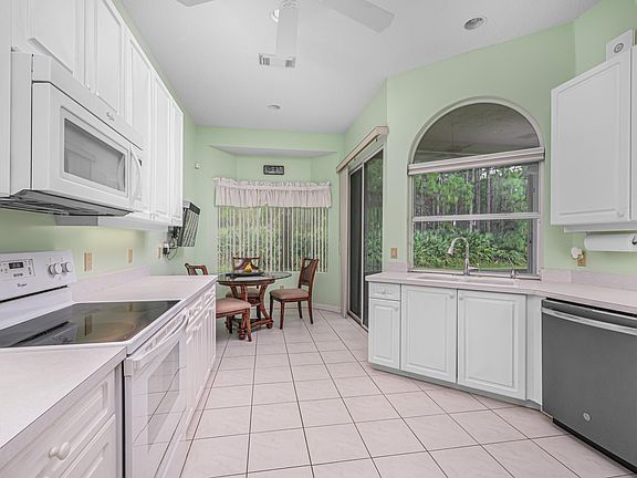 3rd image of 620 SW St Thomas Cove