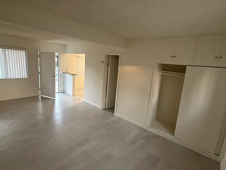 816 W Colorado Blvd #C — Photo 4