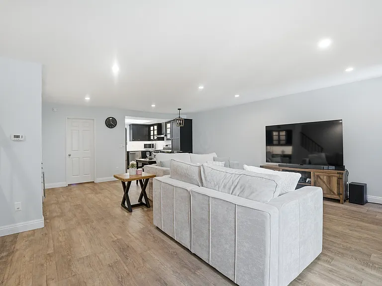 9960 Owensmouth Ave #21 — Photo 9