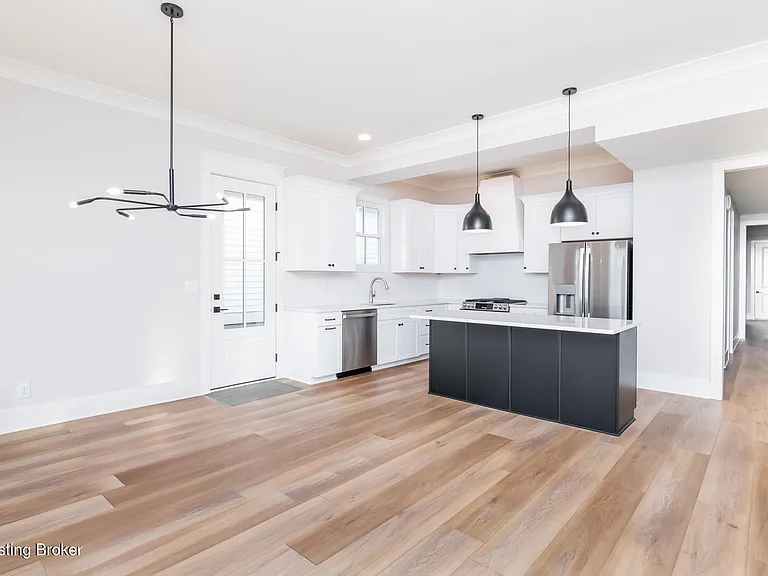 6100 Passionflower Dr #101 — Photo 7