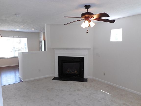 Large, sunli living room with coal effect fire. Ideal for cold winter noghts.