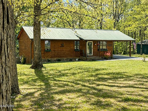 3rd image of 533 Robbins Rd