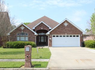 3170 Williamsburg Ln, Port Neches, TX 77651