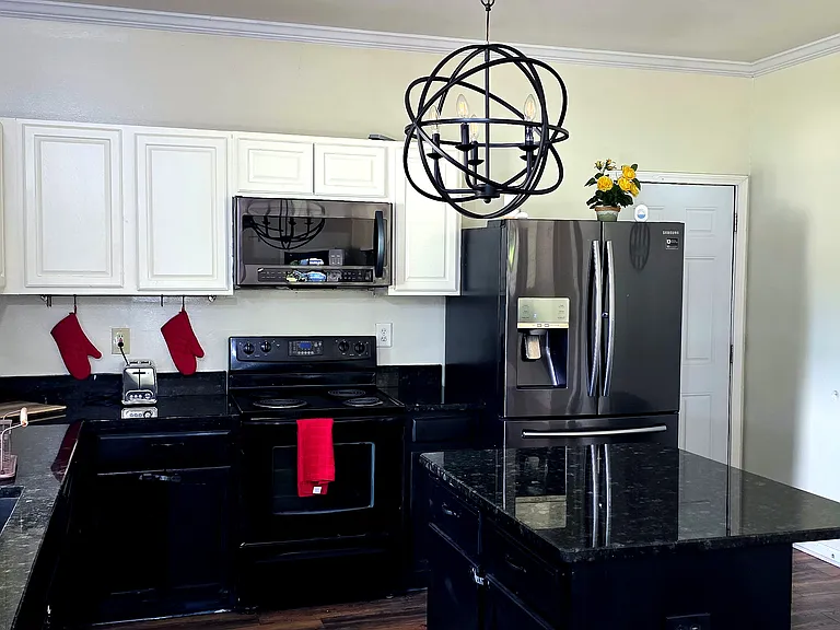 Shared space - Fully loaded and upgraded kitchen with microwave oven, sandwich maker, toaster, coffee maker, huge countertops and stainless steel applicances