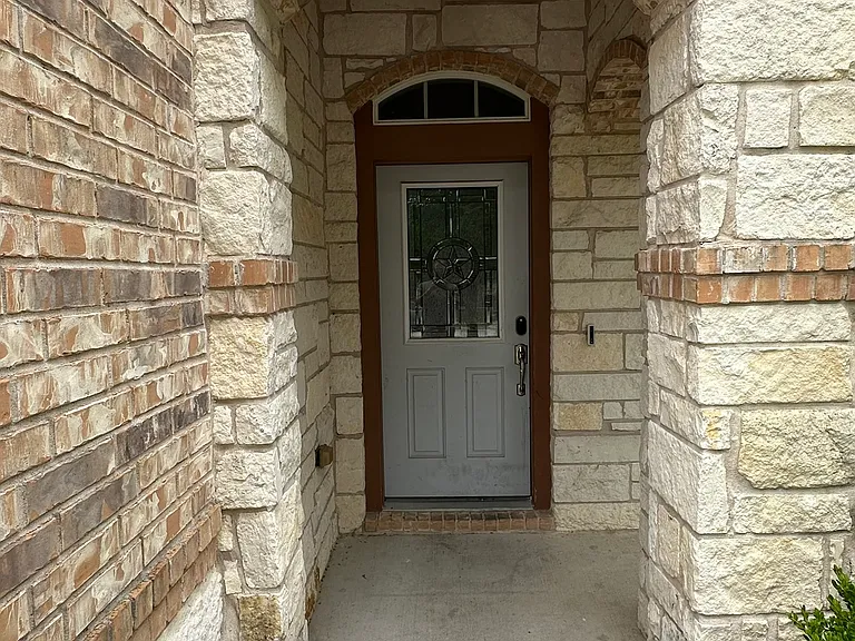 2303 Scott Dr — Photo 4