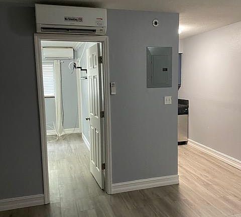 5th image of 3119 W Deleon St #10