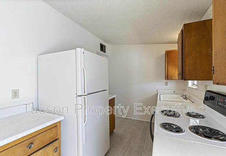 4246 E Pima St #D — Photo 5