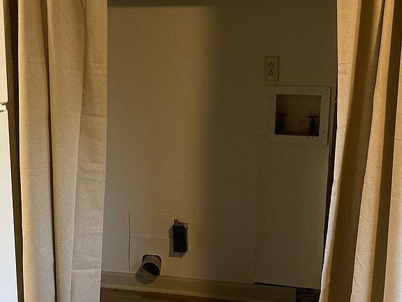 4th image of 418 W Work St #418