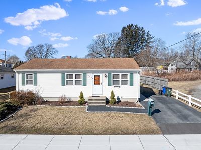820 Oak Grove Ave, Fall River, MA, 02720