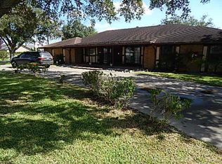 711 Oak St, Refugio, TX 78377