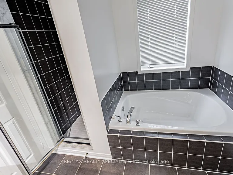 16 Evanwood Cres — Photo 14