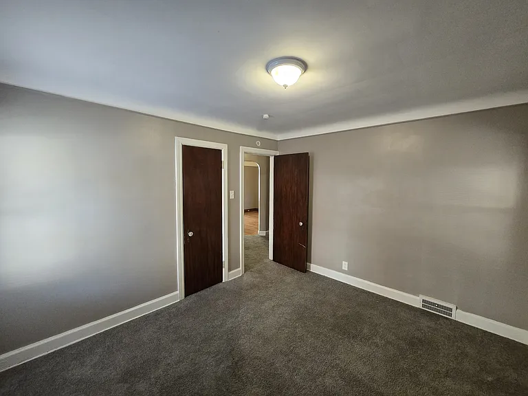 9657 E Outer Dr #1 — Photo 14