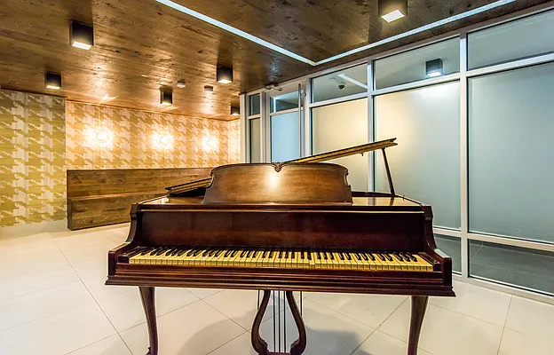 Rented by Nooklyn NYC LLC | media 77