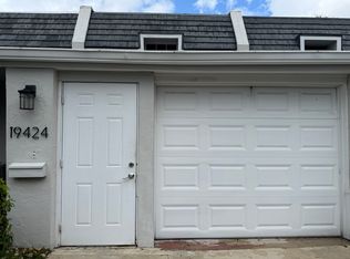 19424 Bobolink Dr, Hialeah, FL 33015