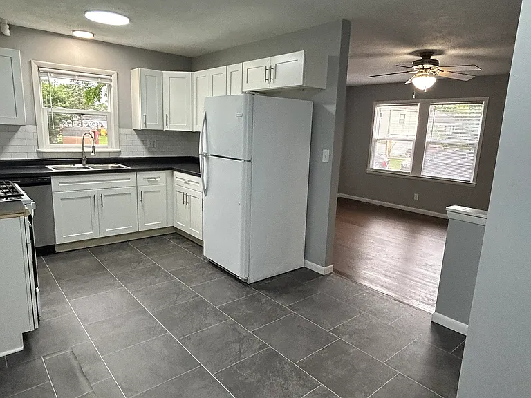 3213 S Jeffrey Cir — Photo 6