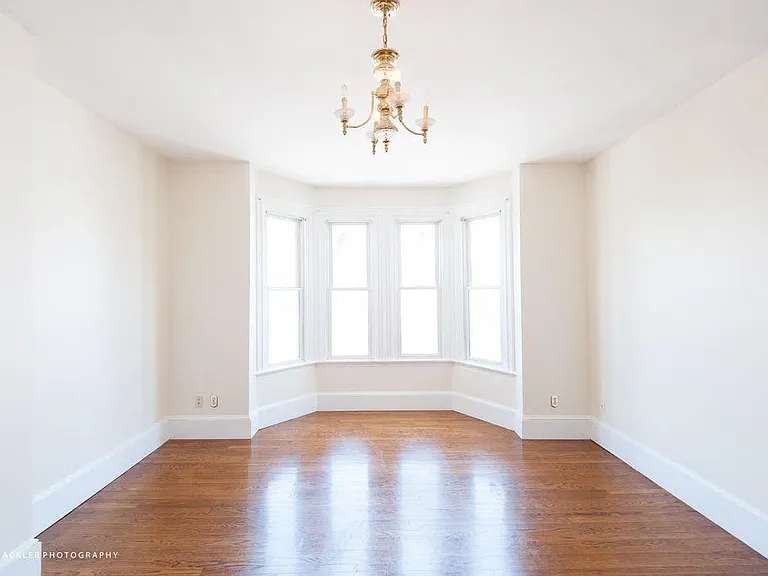 527 E 4th St #1 — Photo 11