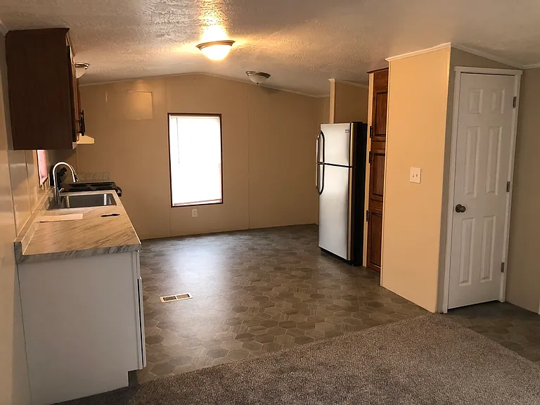 4727 Owens Rd NE #4 — Photo 2