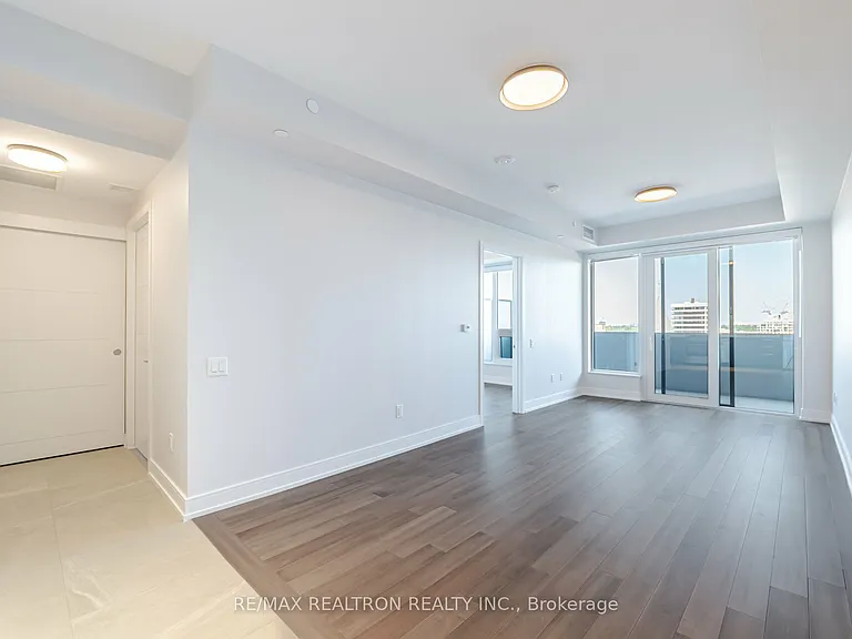 2525 Bathurst St #811 — Photo 2